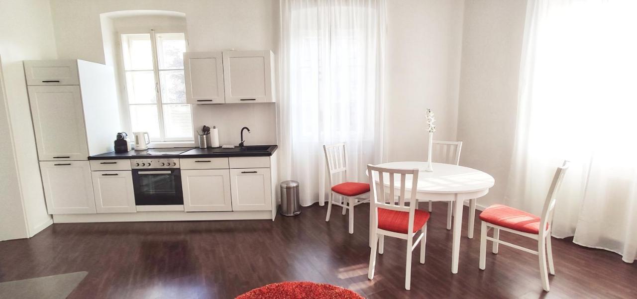 Helle Zweiraumwohnung In Wohngebiet Apartamento