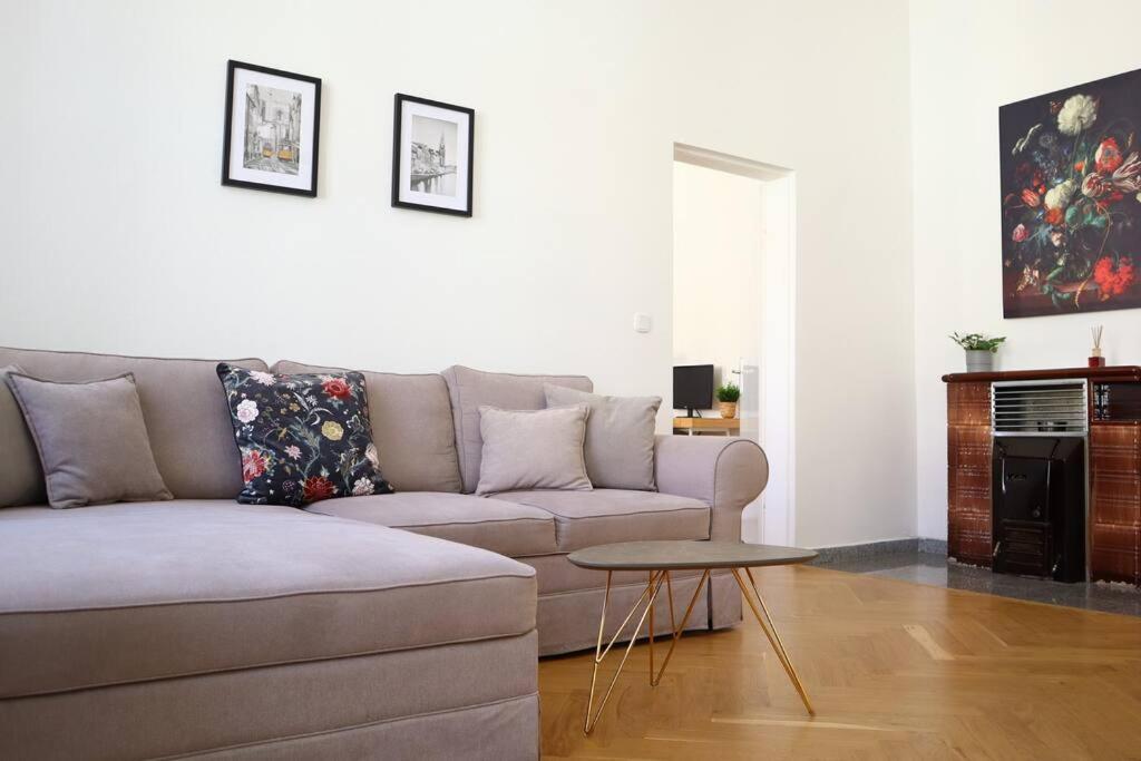 Apartment Bloom - Cozy Apartment, 5 Stops To Center