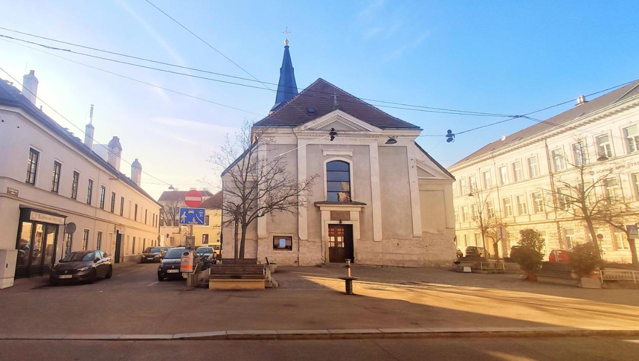 Helle Zweiraumwohnung In Wohngebiet