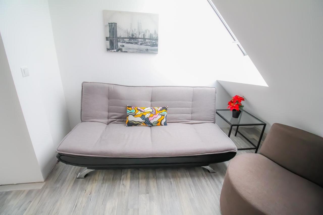 Private Triple Bedroom In Shared Dw171-4 Apartment *