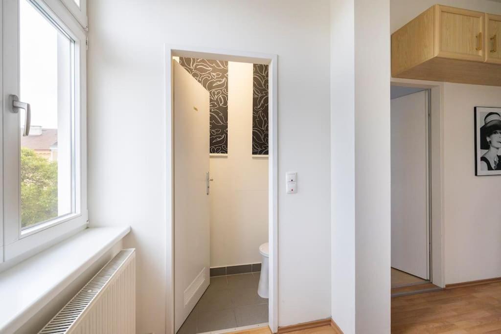 Beautiful 1 Bedroom Near Schoenbrunn Wien