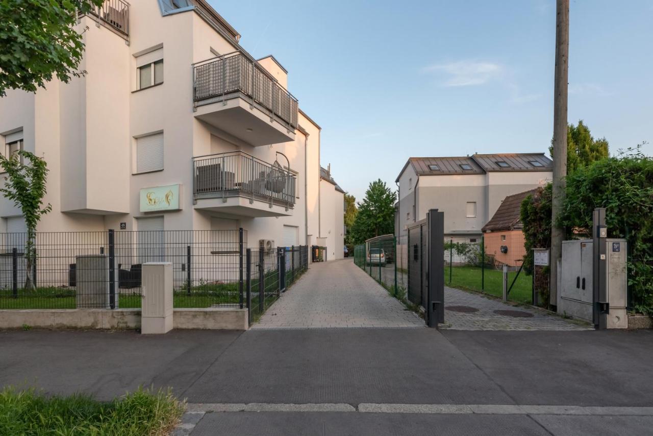 Gruene Ruhelage, 20 Minuten Ins Zentrum Und Parkgarage Apartment
