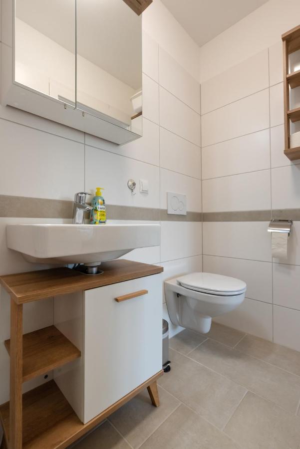 Gruene Ruhelage, 20 Minuten Ins Zentrum Und Parkgarage Apartment