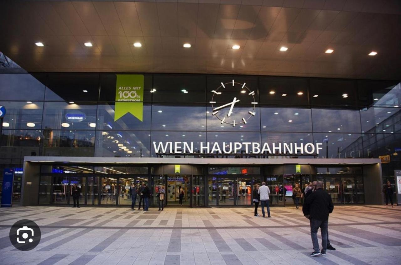 Merdian Near Hauptbahnhof * Viena