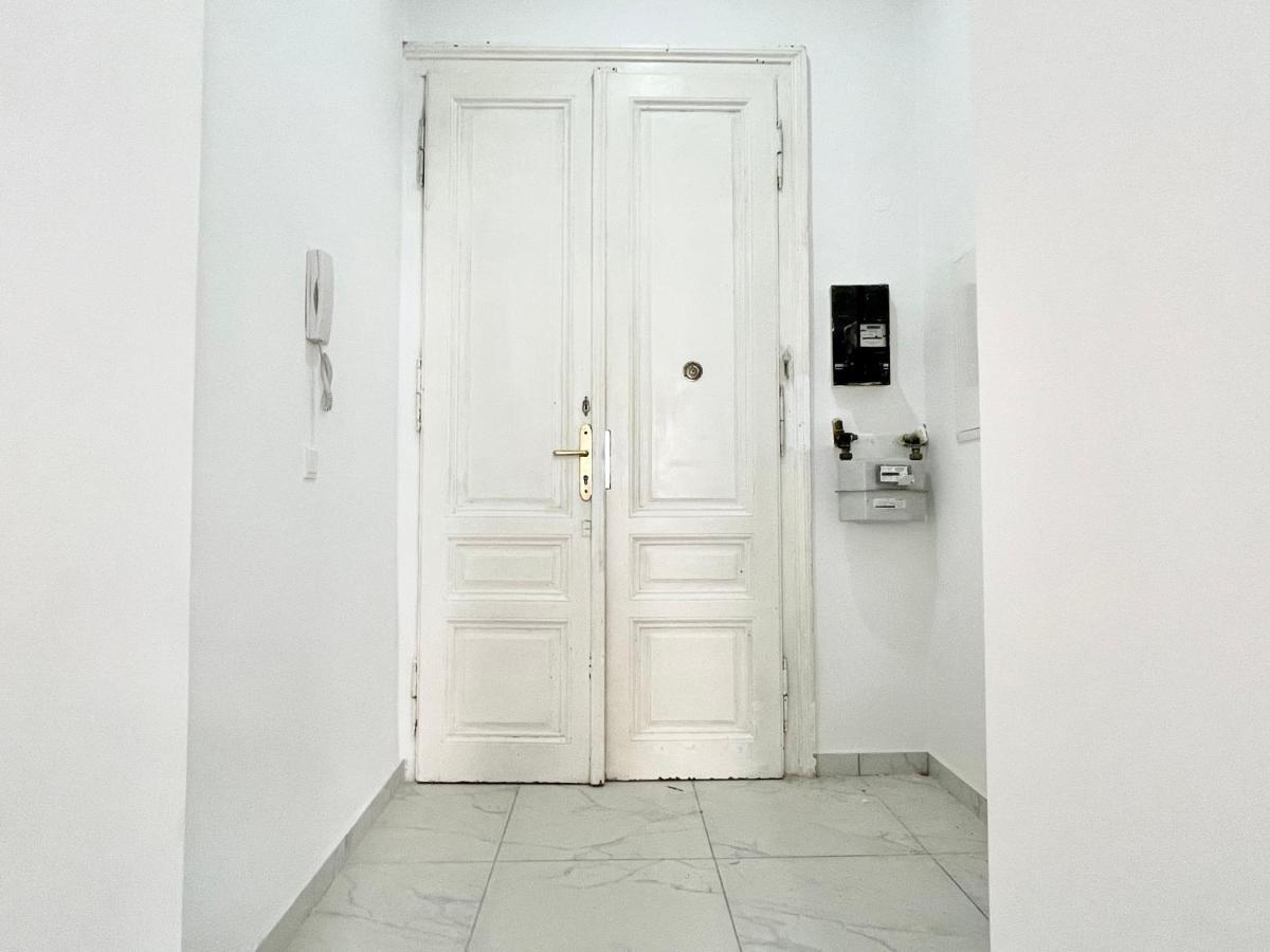 Elegant At Famous Kutschkermarkt Apartment