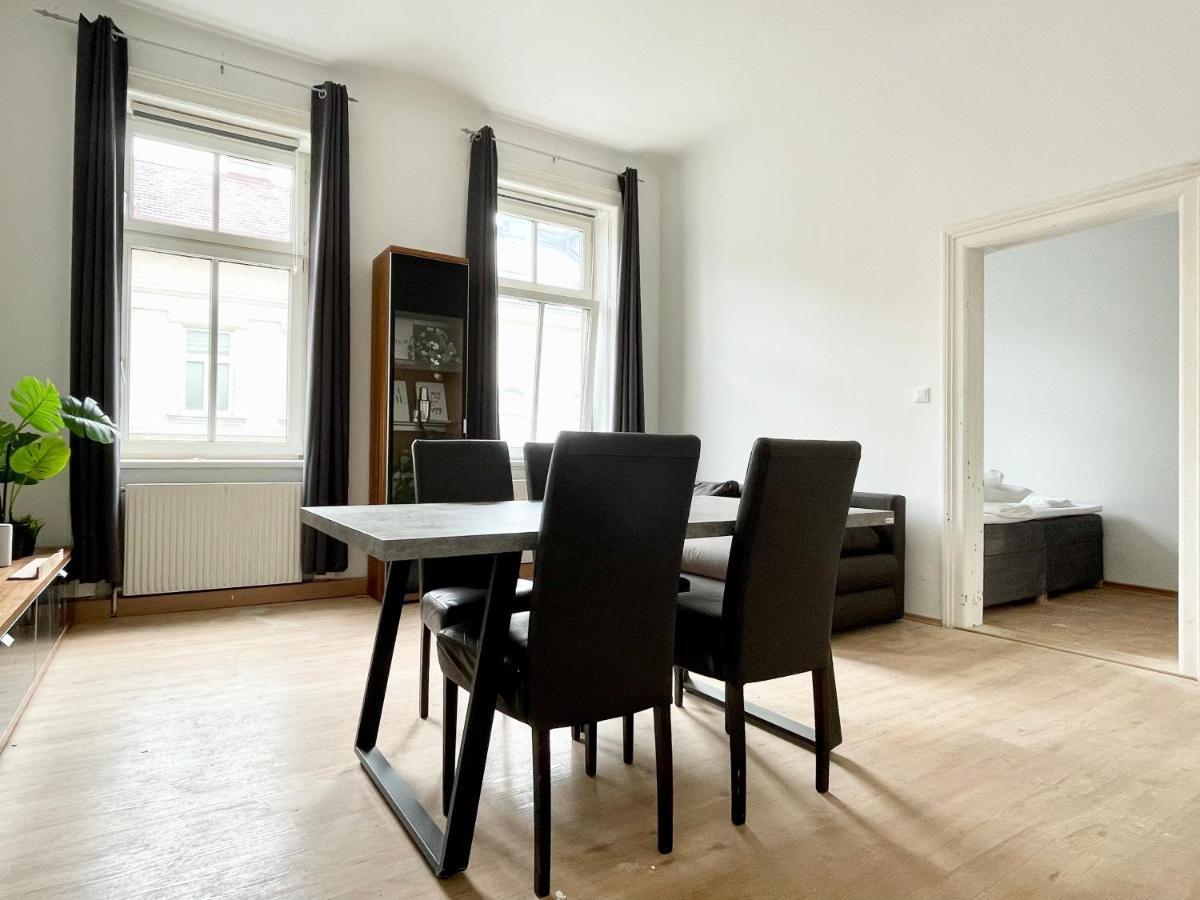 Elegant At Famous Kutschkermarkt Apartment