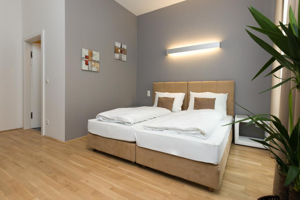 Castellez 1020 Apartment