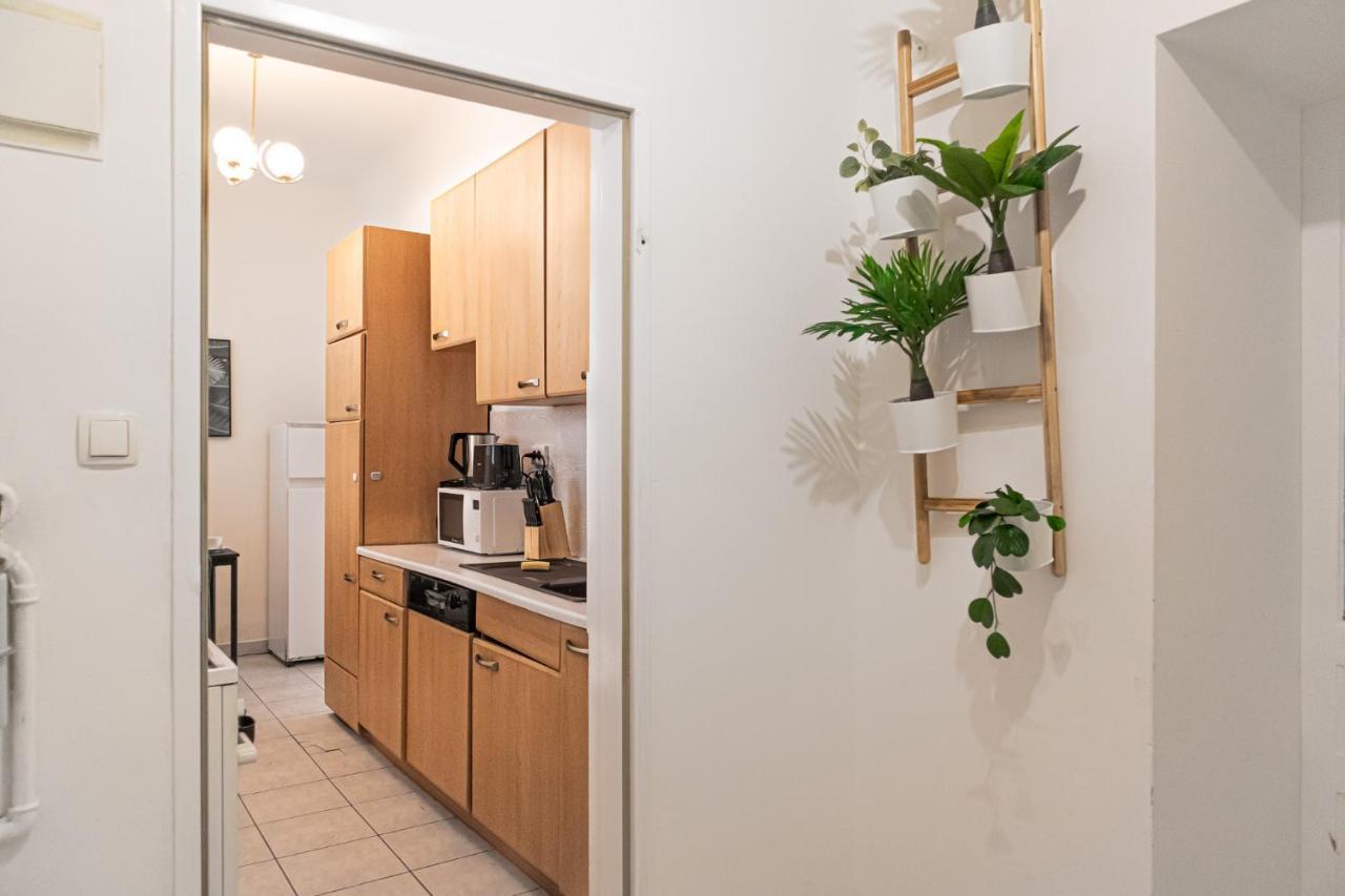 Inviting 2br Shared - Centrally Located Apartment