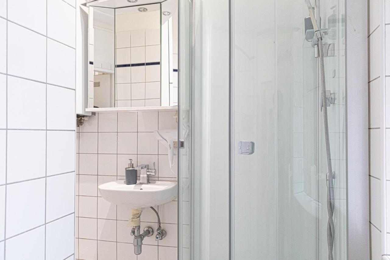 Apartment Inviting 2br Shared - Centrally Located