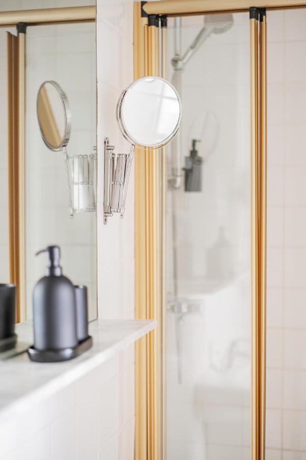 Hotel Self-check-in Adlon