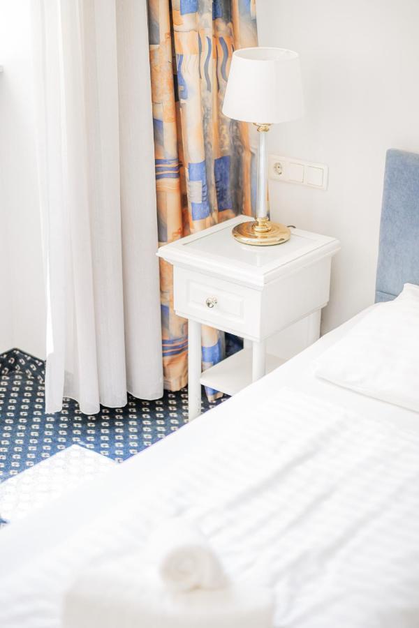 Self-check-in Adlon Hotel