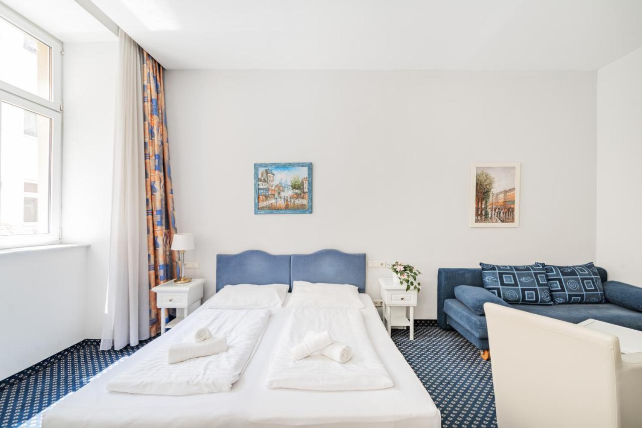 Hotel Self-check-in Adlon