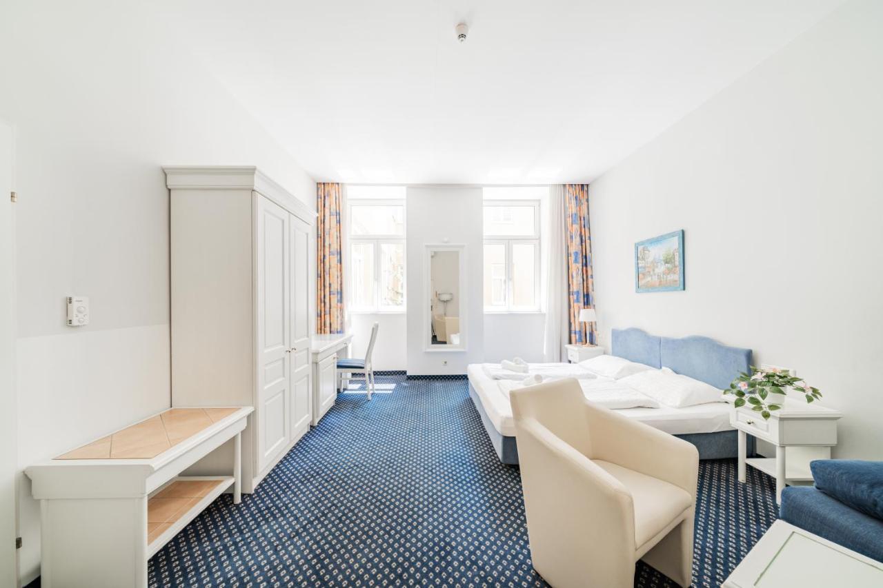 Hotel Self-check-in Adlon 3*