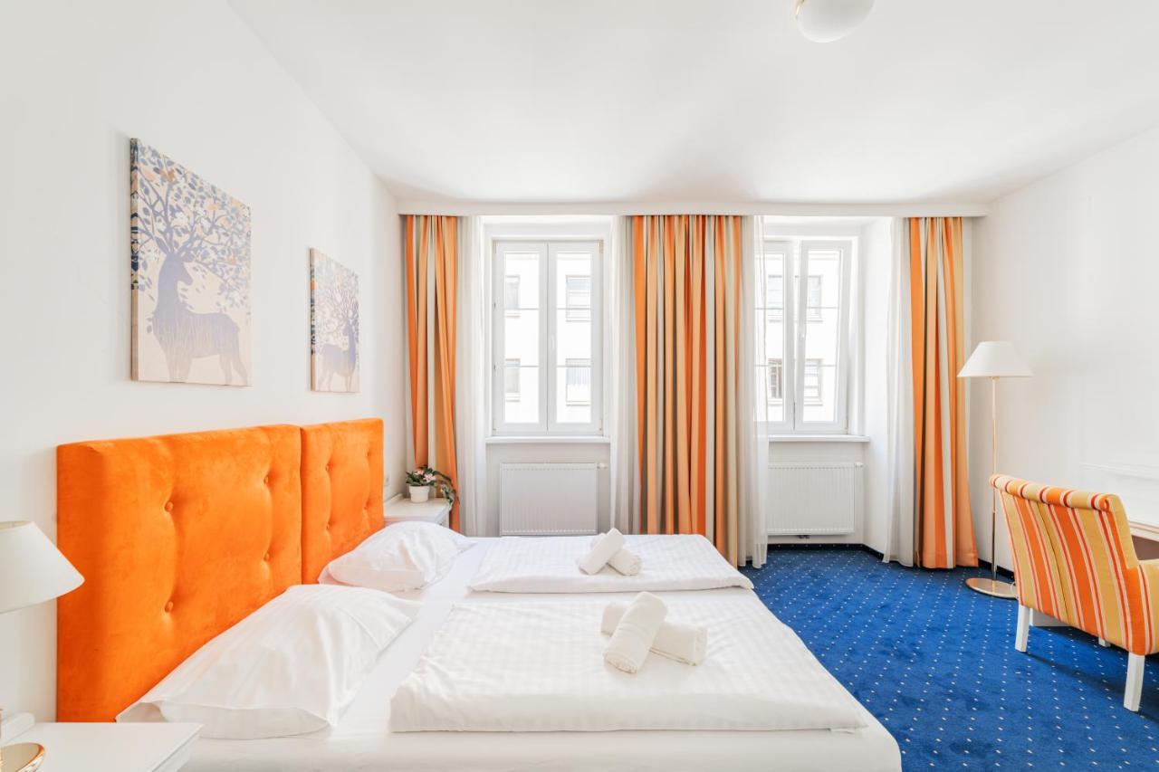Hotel Self-check-in Adlon