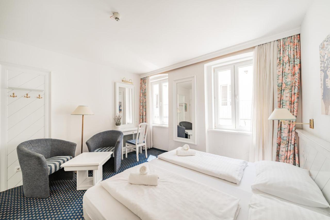 Hotel Self-check-in Adlon