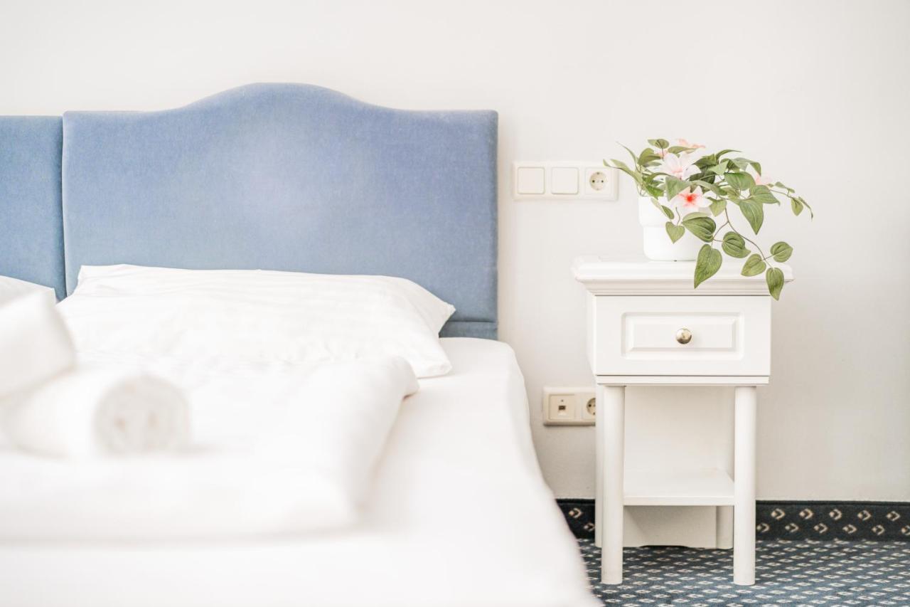 Self-check-in Adlon Hotel