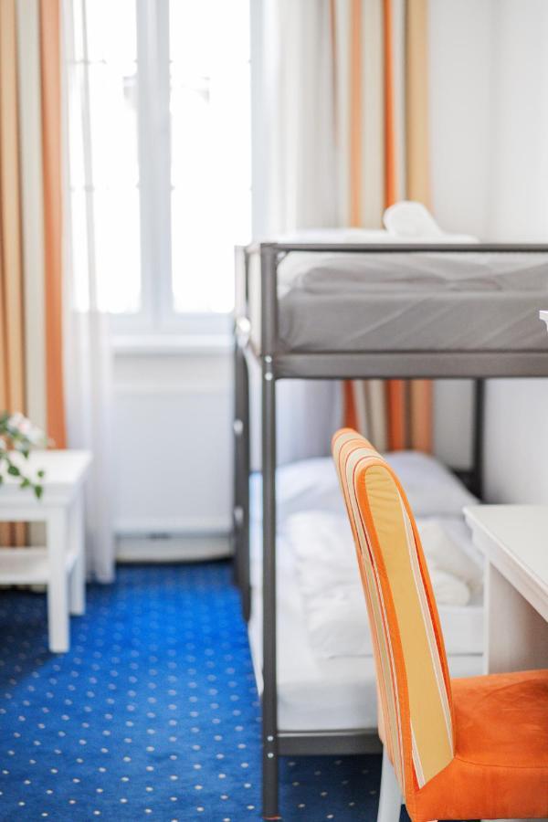 Self-check-in Adlon Hotel 3*