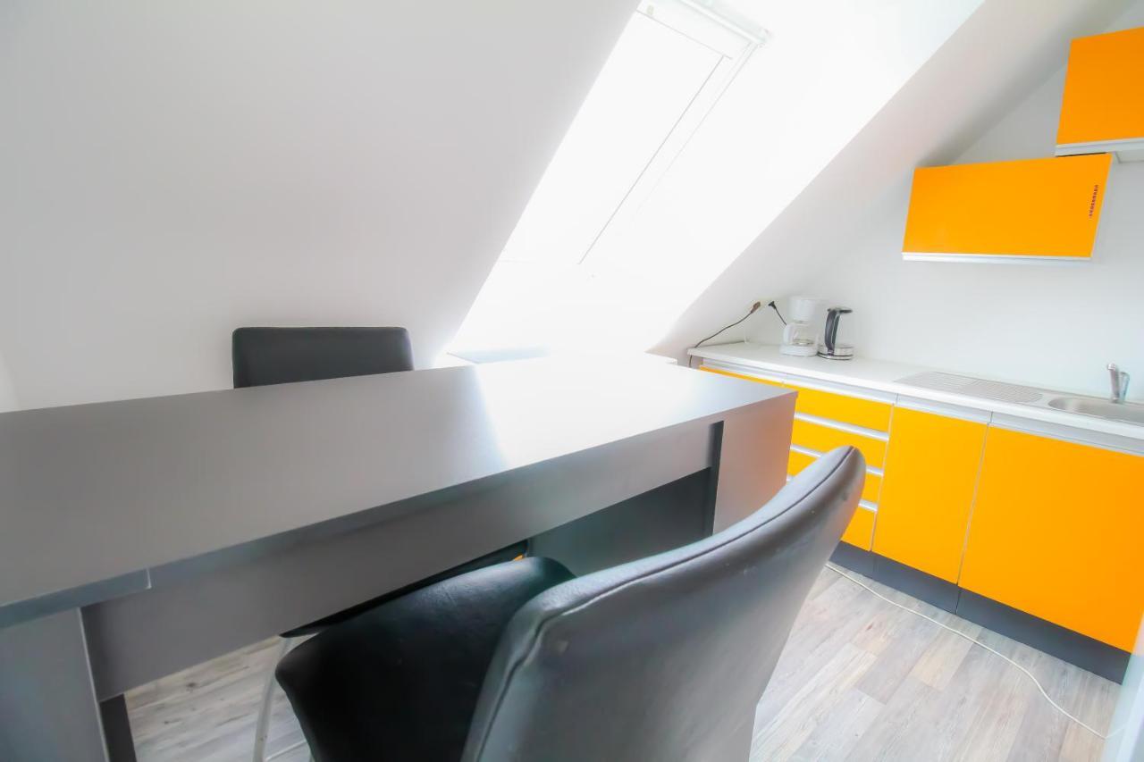 Private Triple Bedroom In Shared Dw171-4 Apartment