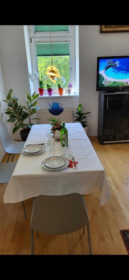 Schoene Altbauwohnung Zentrum Brigittenauer Laende 32 * Vienna