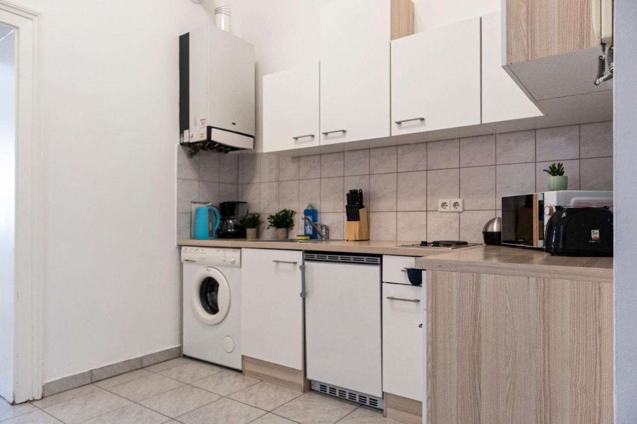 Apartment Peaceful 2 Bedroom With Backyard In Prime Location *