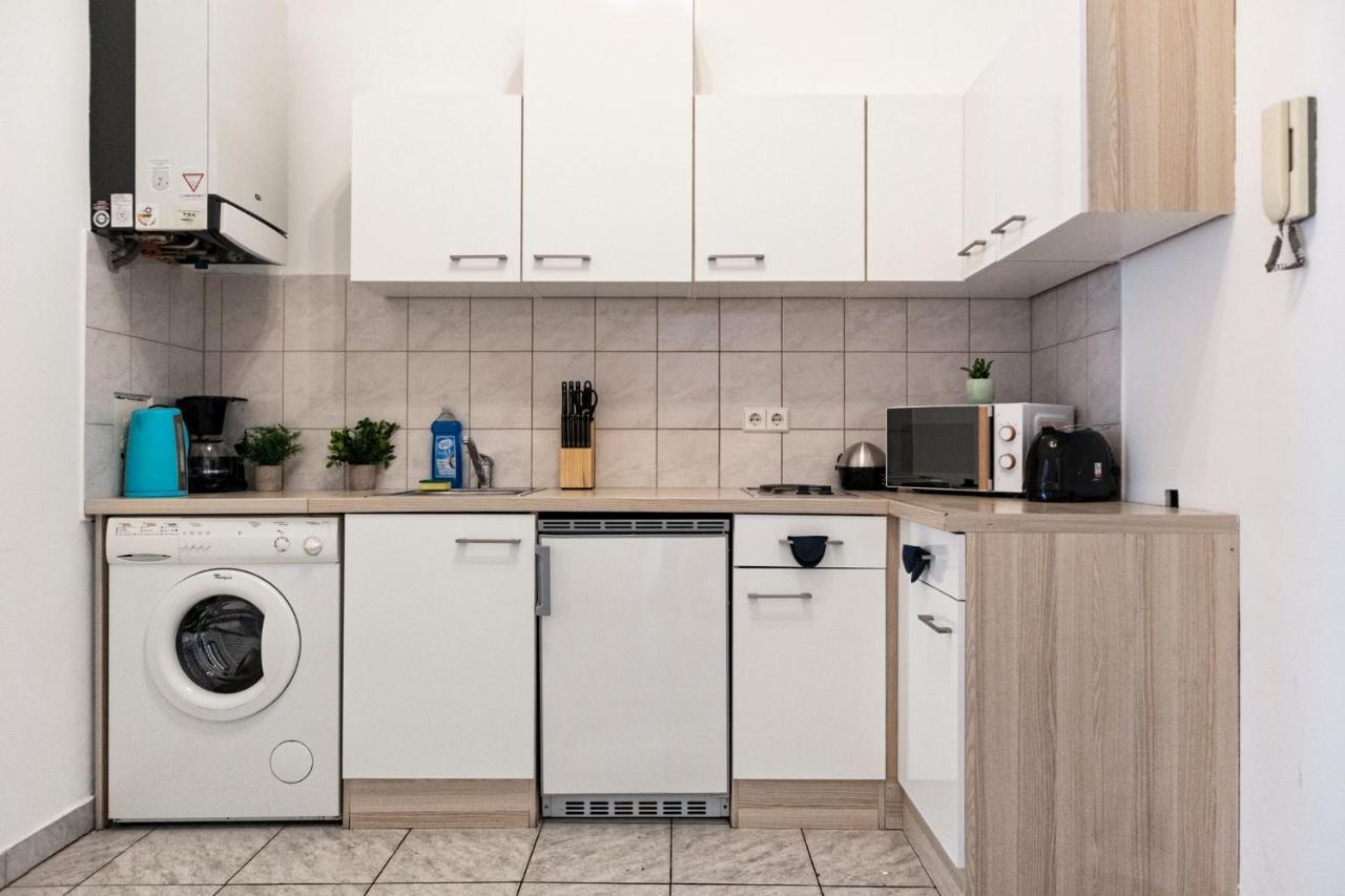 Peaceful 2 Bedroom With Backyard In Prime Location * Wien