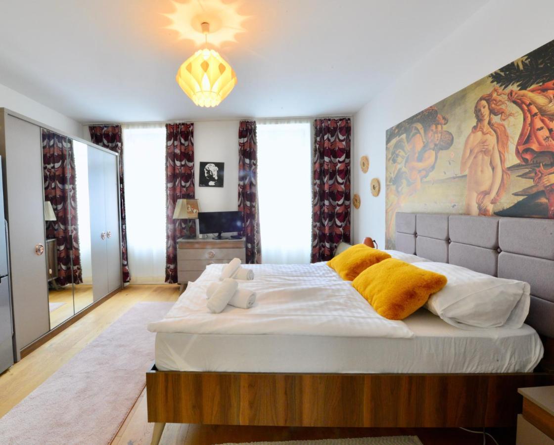 Apartment Vintage With Balcony And Parking Ii *