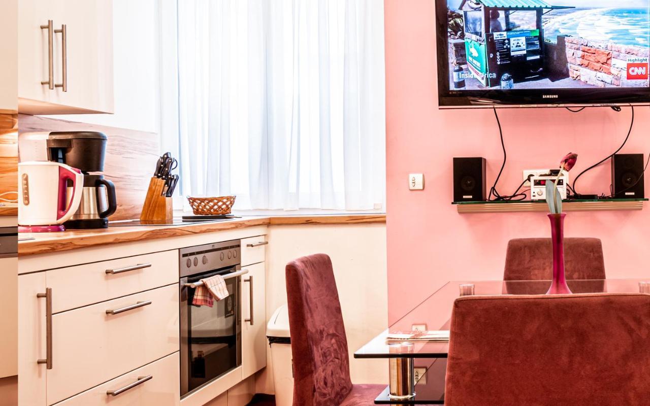 - Cav Aparthotel