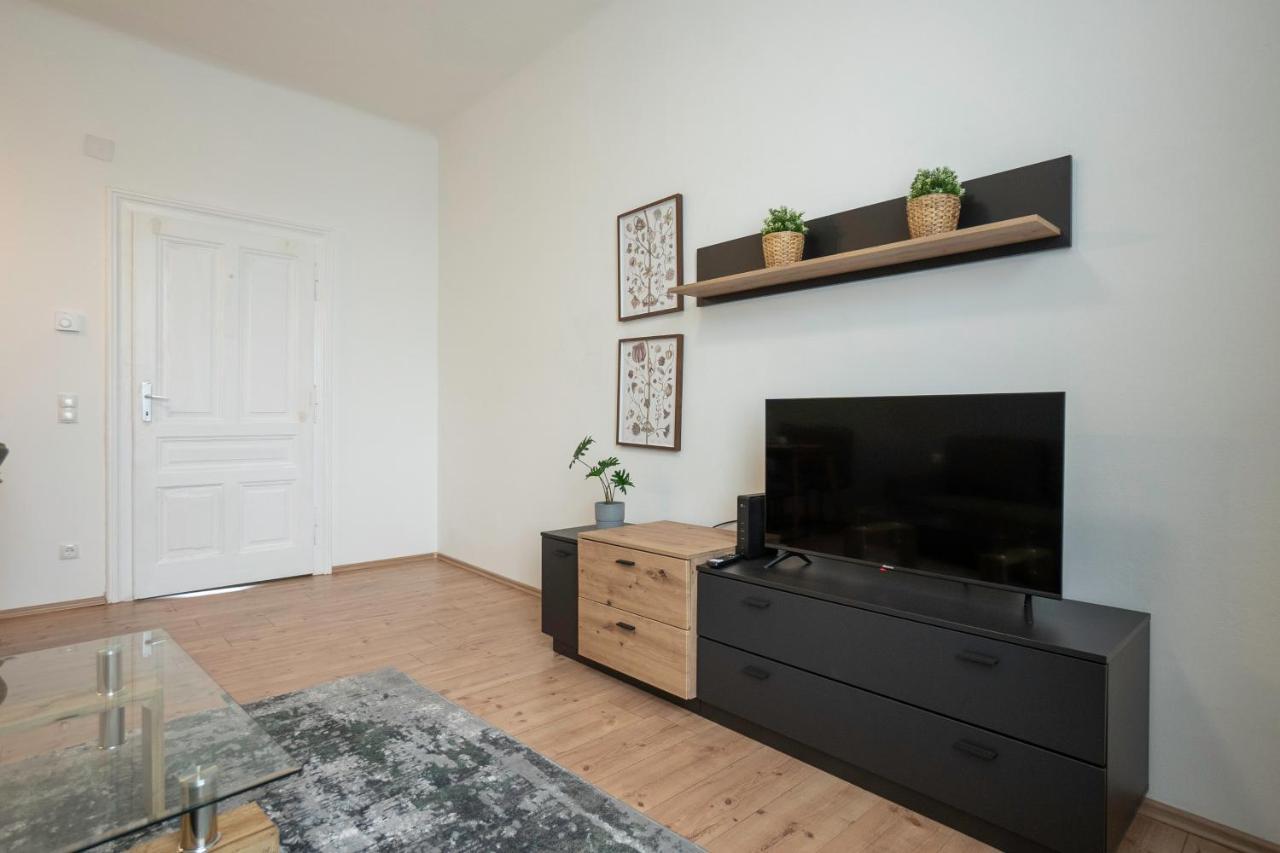 Apartment New With A King-size Bed In A Calm Area *