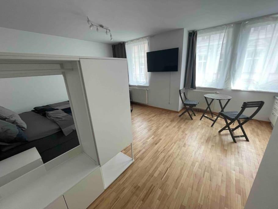 Next To Mariahilferstrasse Apartment