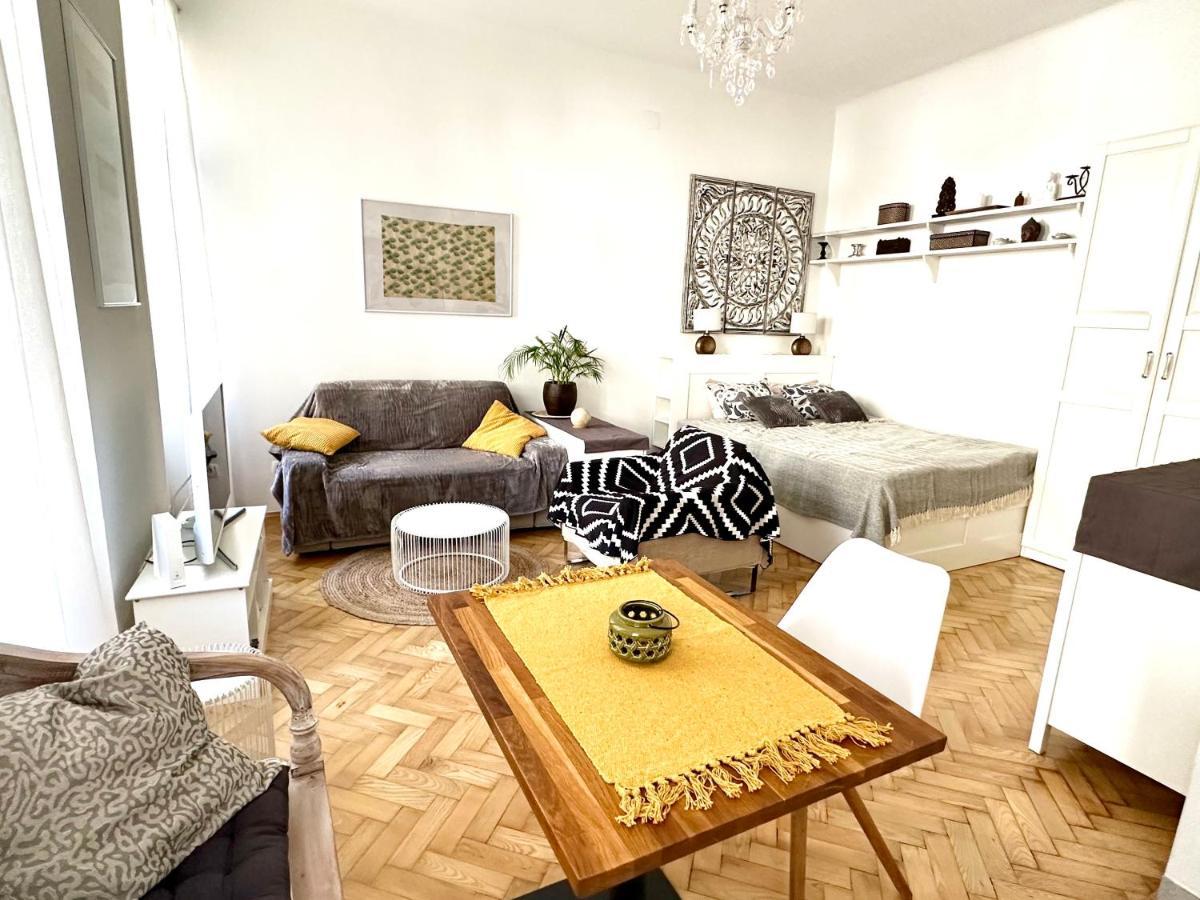 Apartment Cozy City Close To Metro - Self Check-in