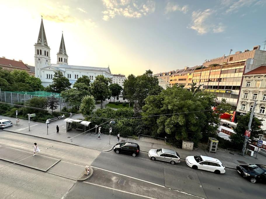 Cityzen Haven: Airbnb Delight Apartment