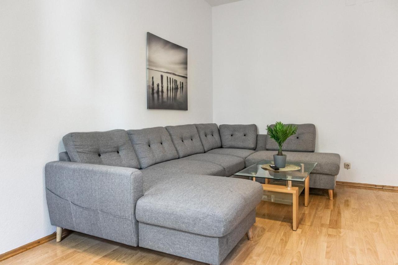 Apartment Welcoming 3br Budget Apt. Well Connected *