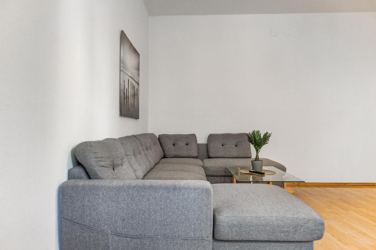 Welcoming 3br Budget Apt. Well Connected Apartment