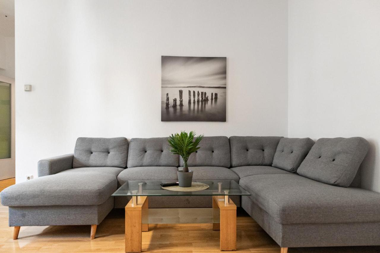 Welcoming 3br Budget Apt. Well Connected Apartment *