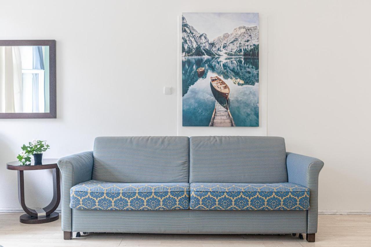 Inviting 2br Shared - Centrally Located Apartment *