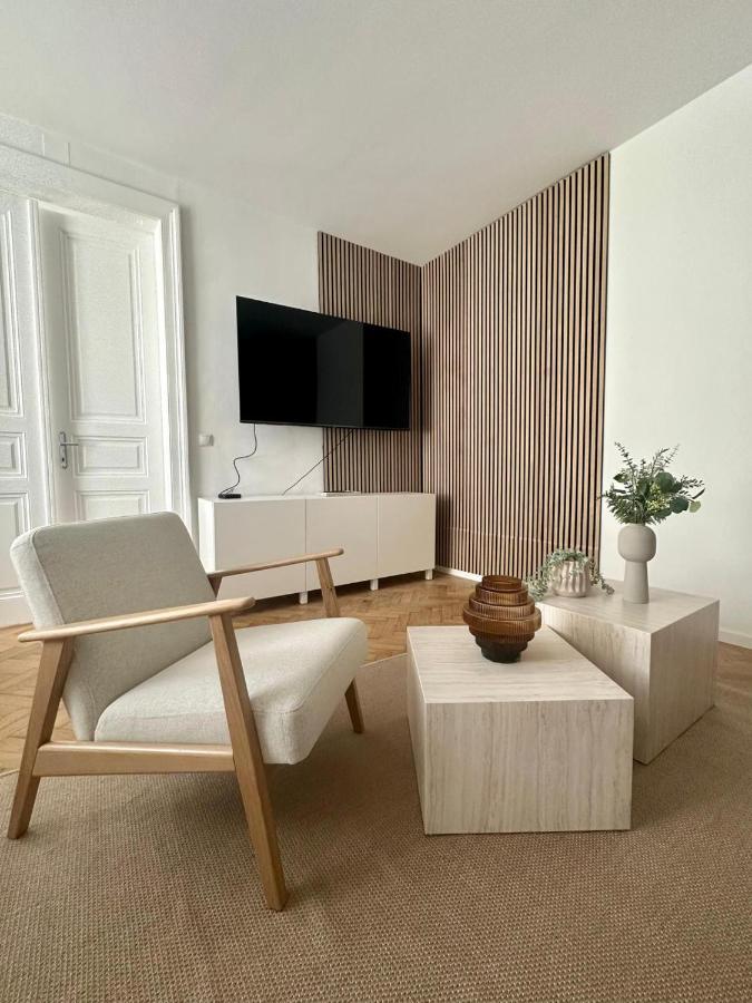 Designer Near Main Station * Vienna