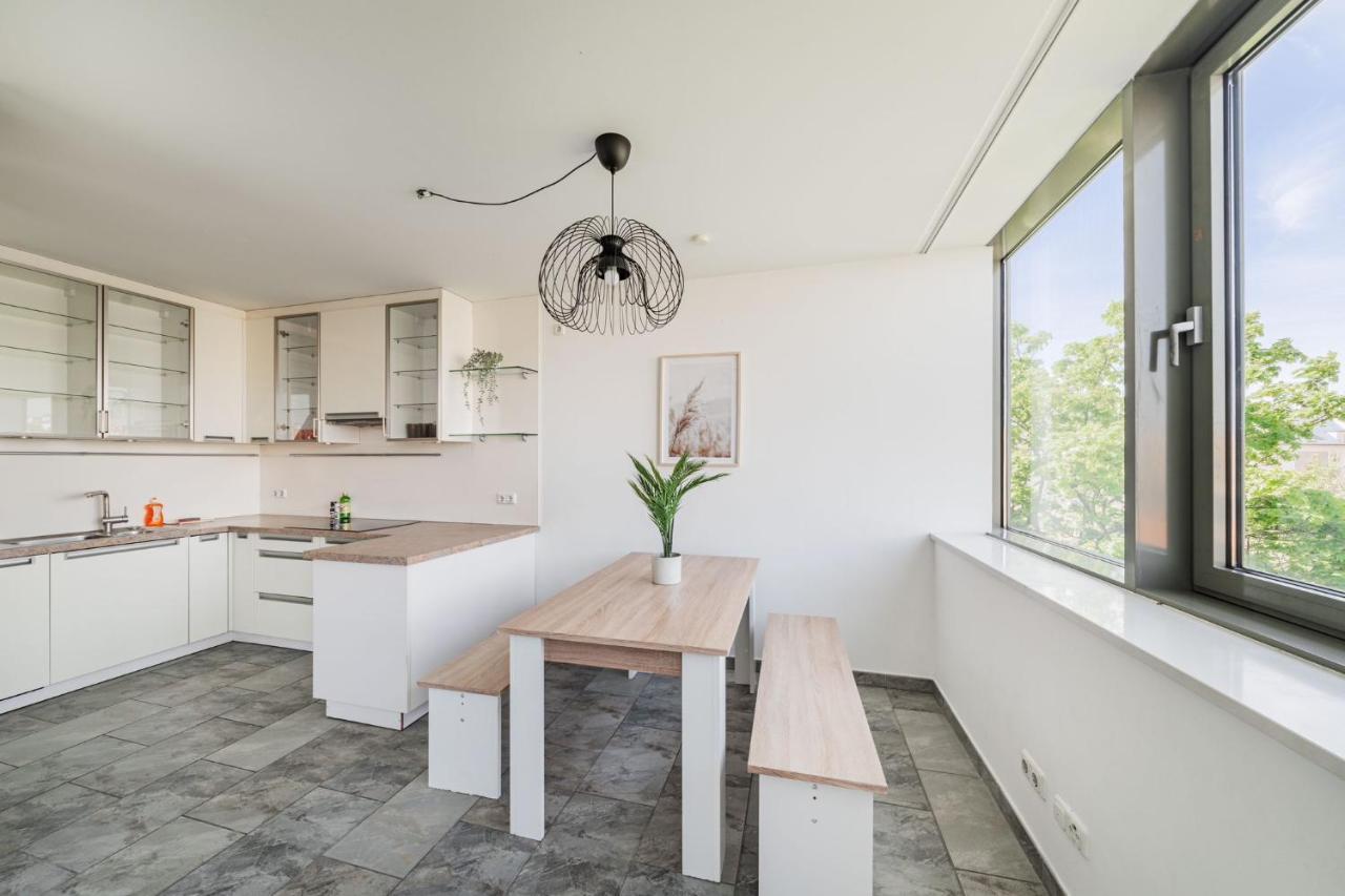 Next To Schoenbrunn - Free Parking !!! Apartamento Viena