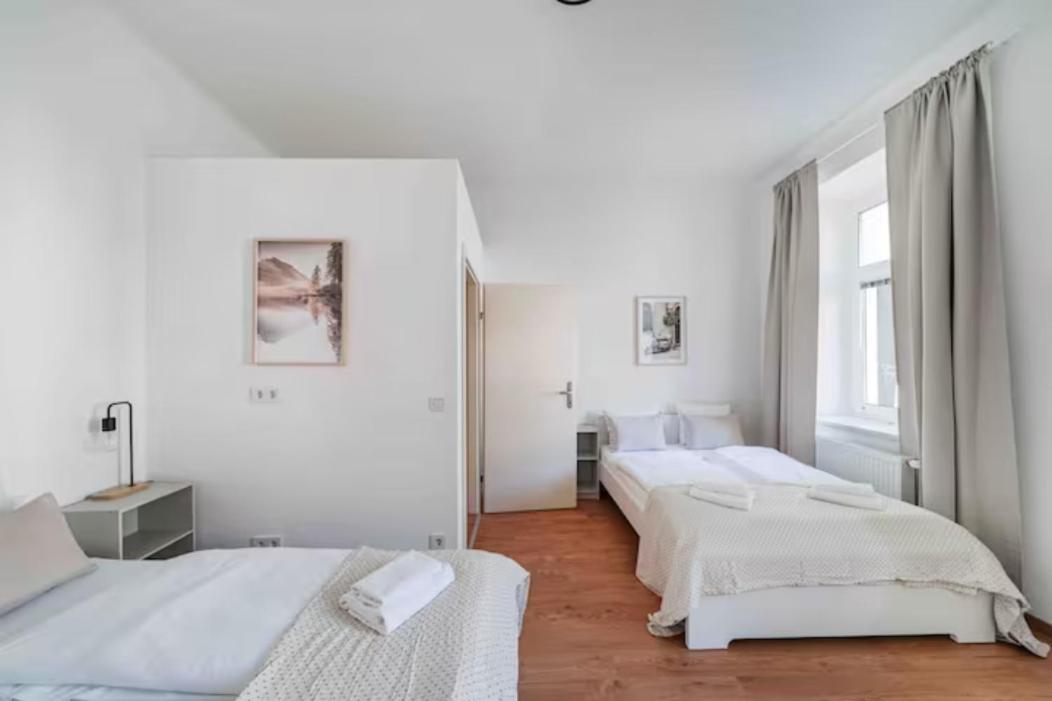 Next To Schoenbrunn - Free Parking !!! Viena
