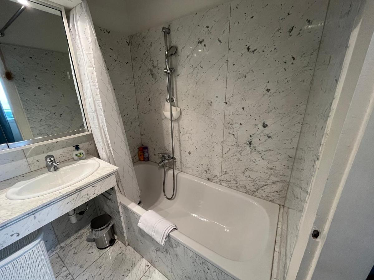 Stylish Apt Near Urania 1br
