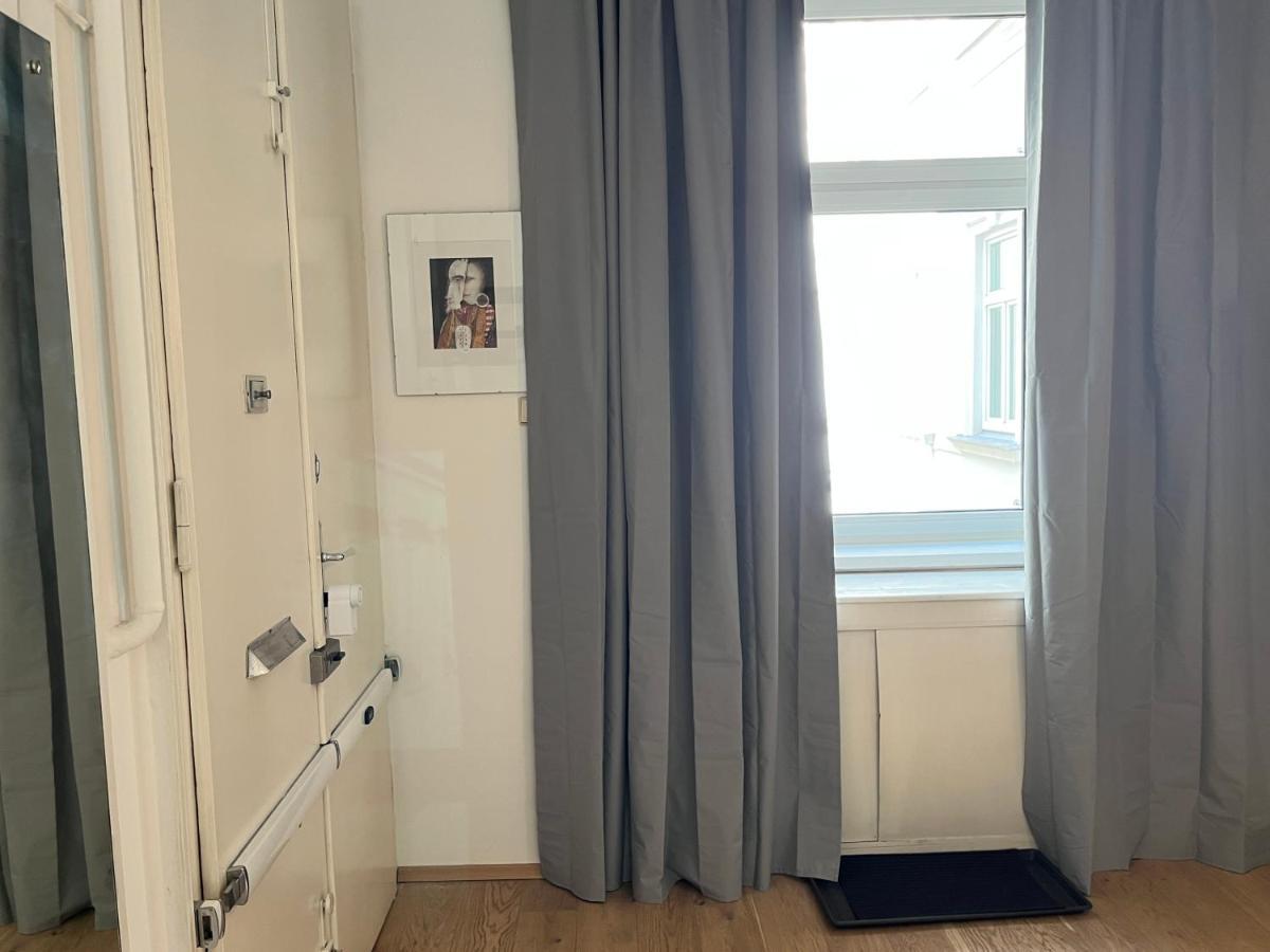 Apartment Stylish Apt Near Urania 1br *