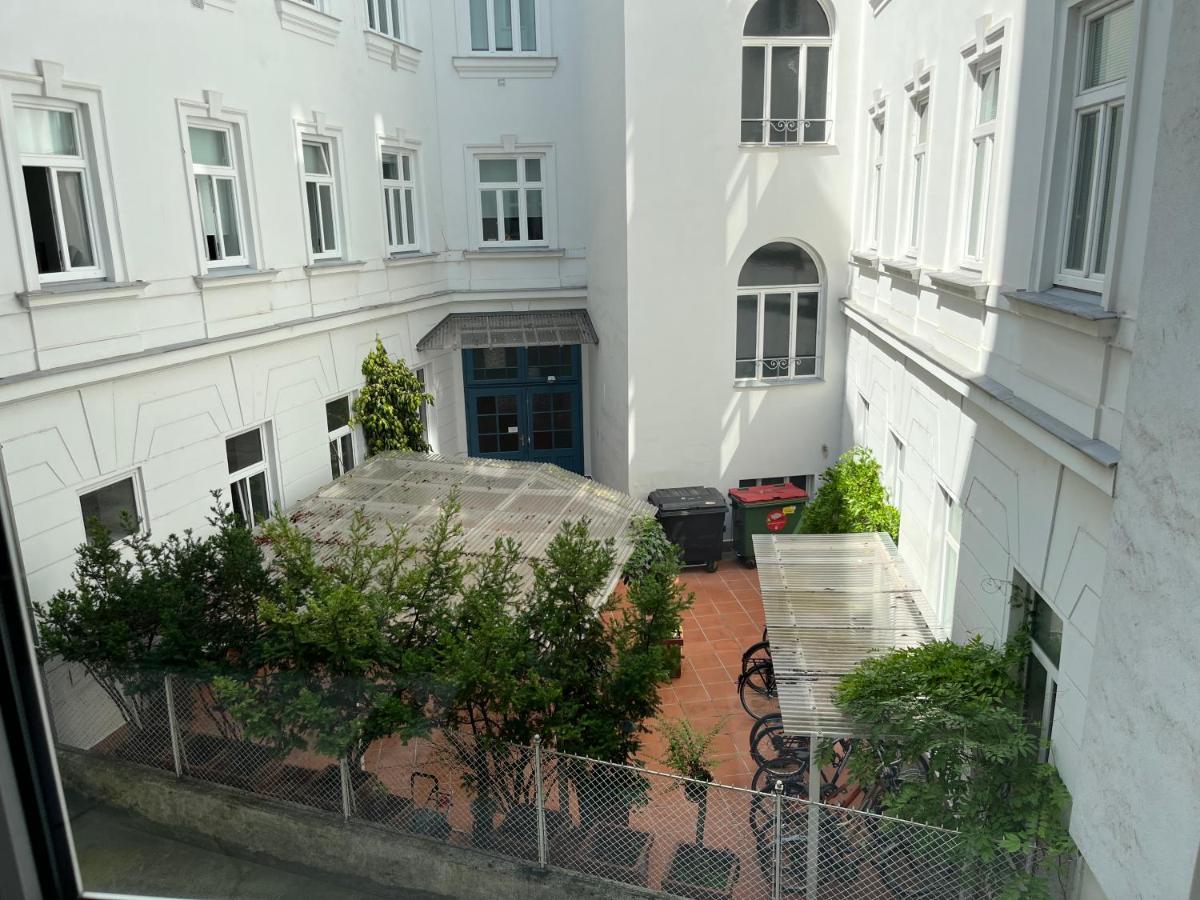 Stylish Apt Near Urania 1br Apartment