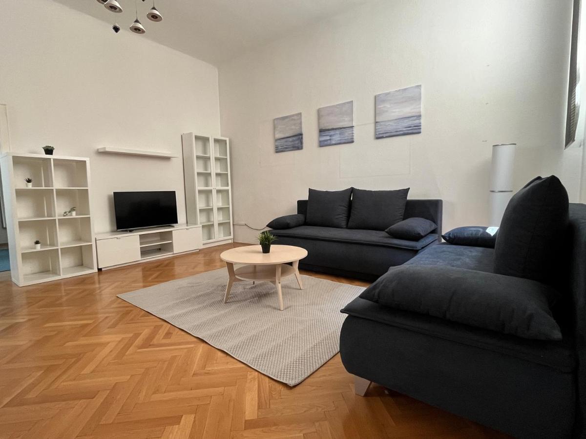 Apartment Stylish Apt Near Urania 1br