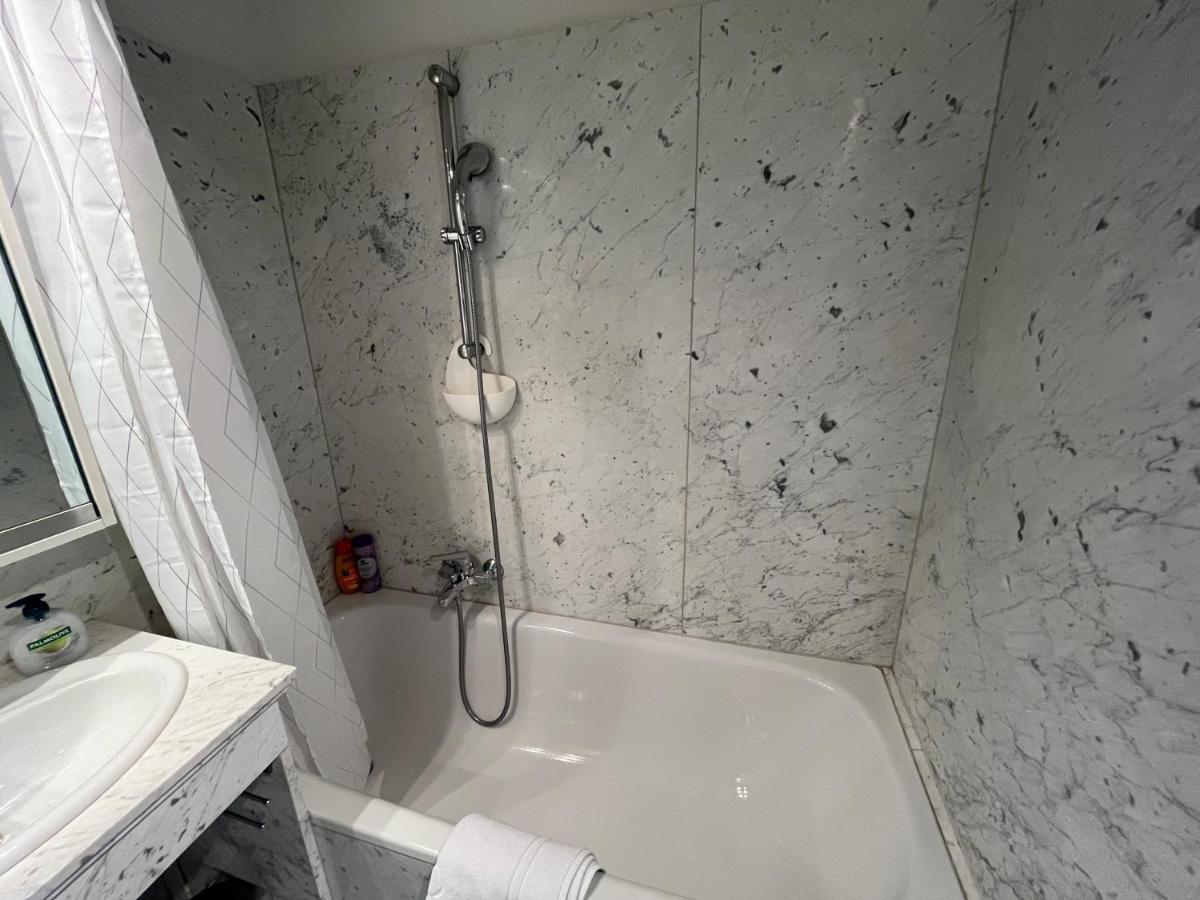 Stylish Apt Near Urania 1br Apartment *