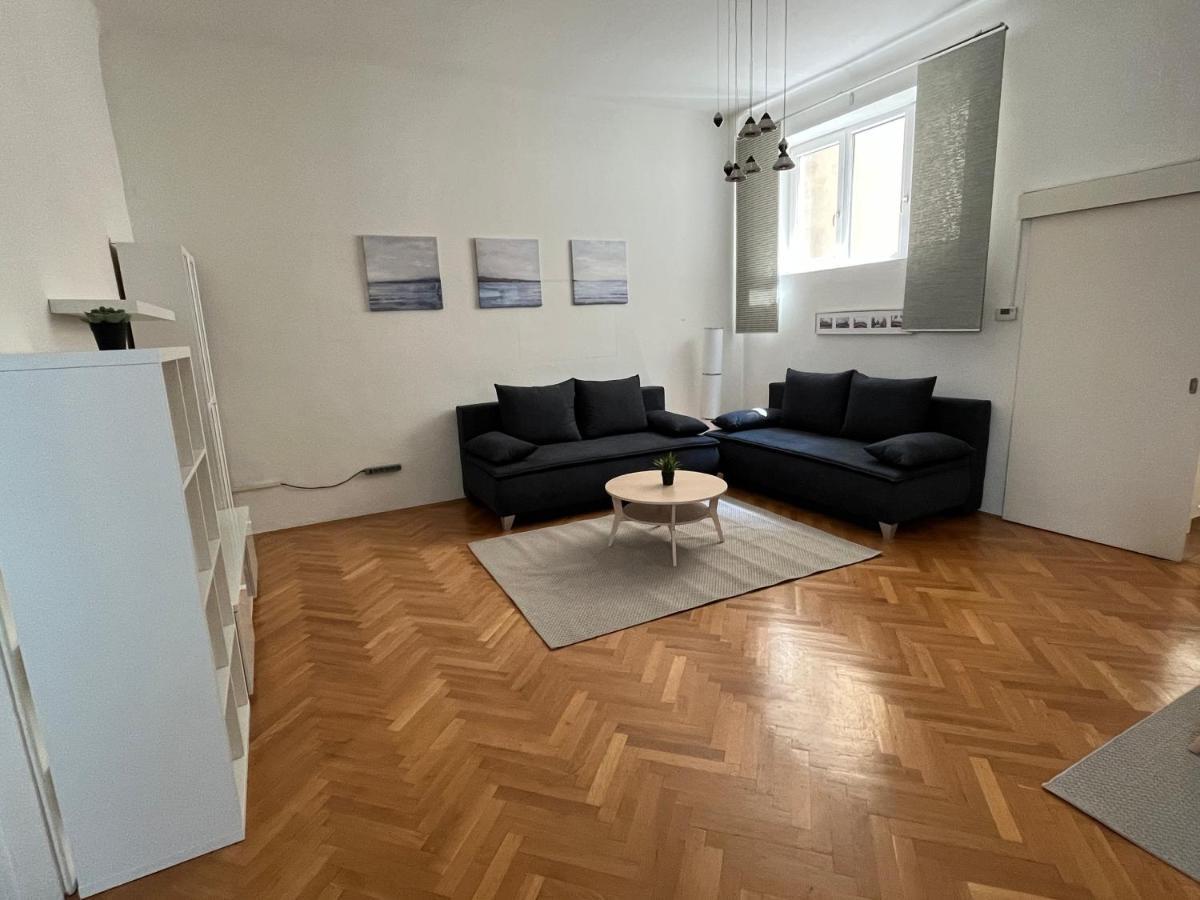 Stylish Apt Near Urania 1br Apartment Vienna