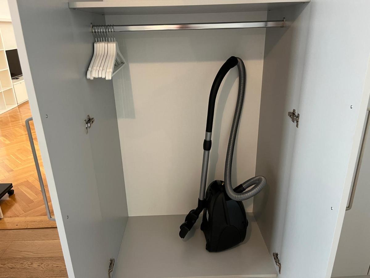 Stylish Apt Near Urania 1br Apartment Vienna