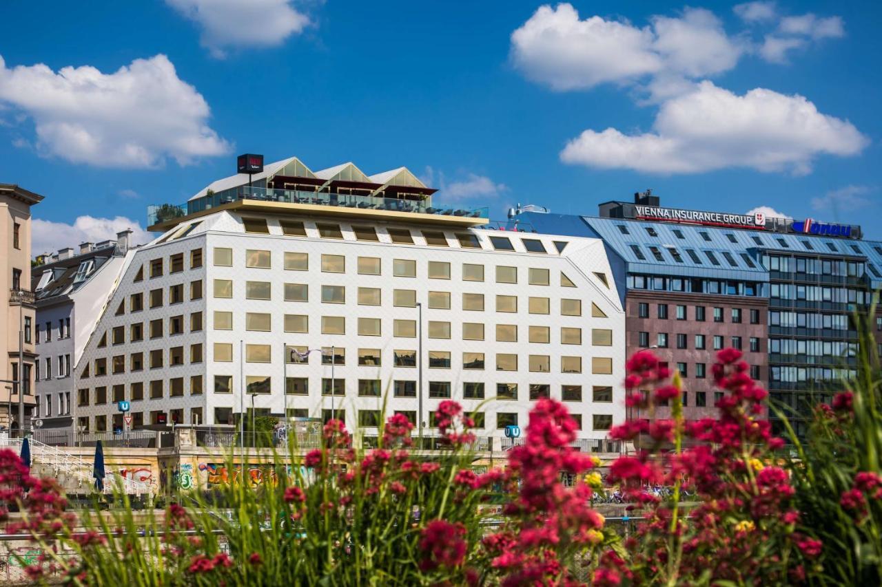 Radisson Red Hotel, Hotel
