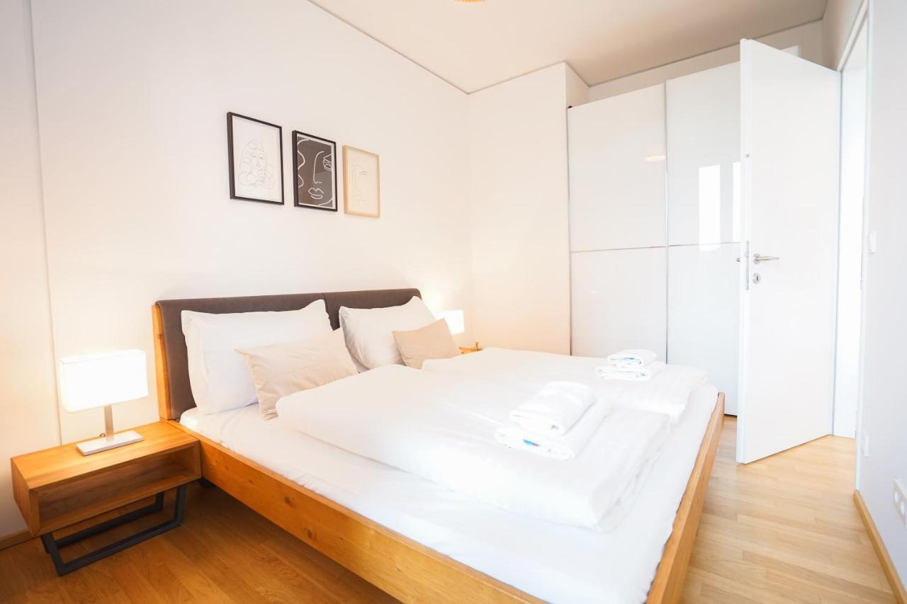 Apartment In High-rise On The Danube