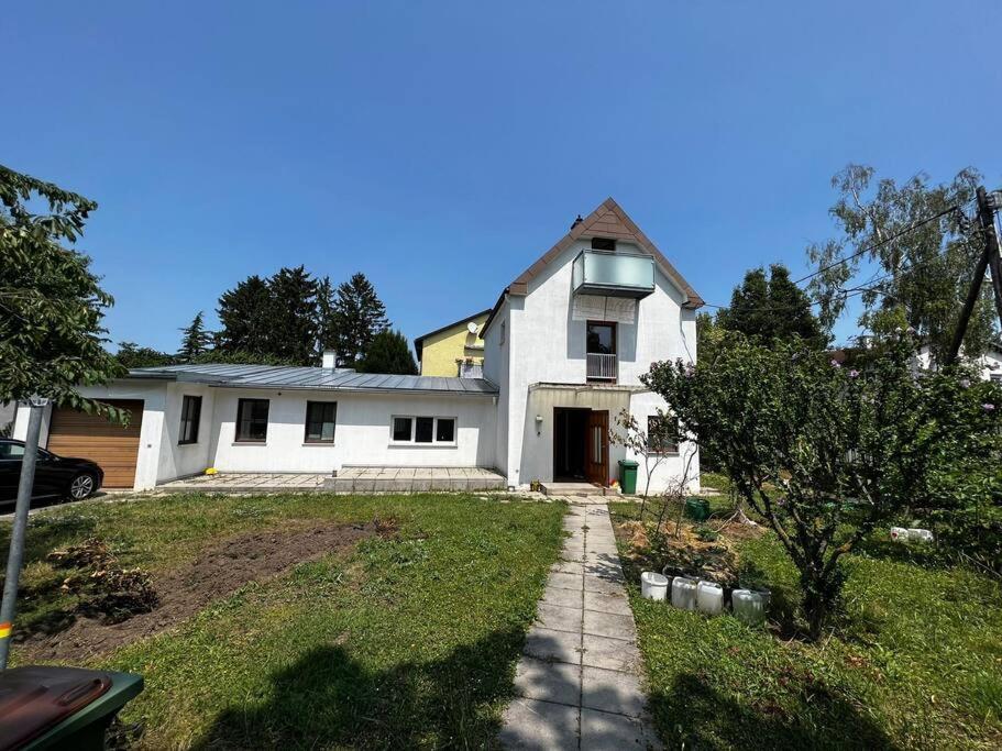 Central-vintage With Free Parking And 5min Walk To Metro Villa *