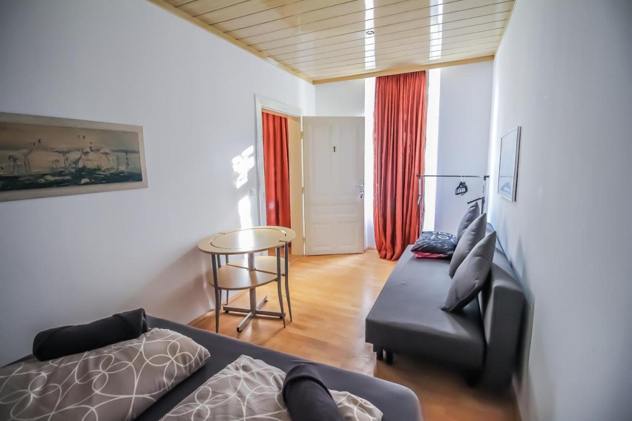 Aparthotel Private In Shared Pr6 *