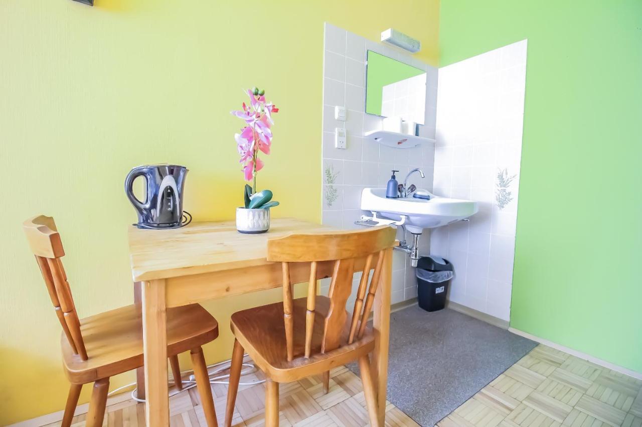 Apartment Economic 2sb In Lively Area *